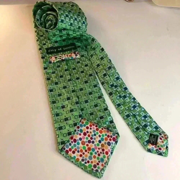 City of London 100% Silk Geometric pattern green and black Neck Tie - Picture 3 of 6